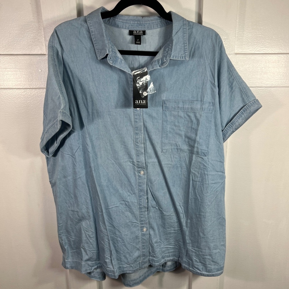a.n.a A New Approach Womens LT Blue Denim Chambray Button Down Shirt SS‎ NWT